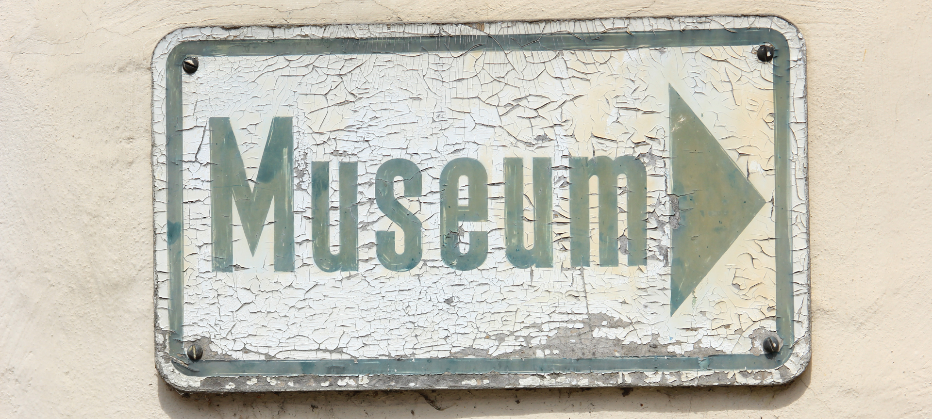 sign pointing to museum