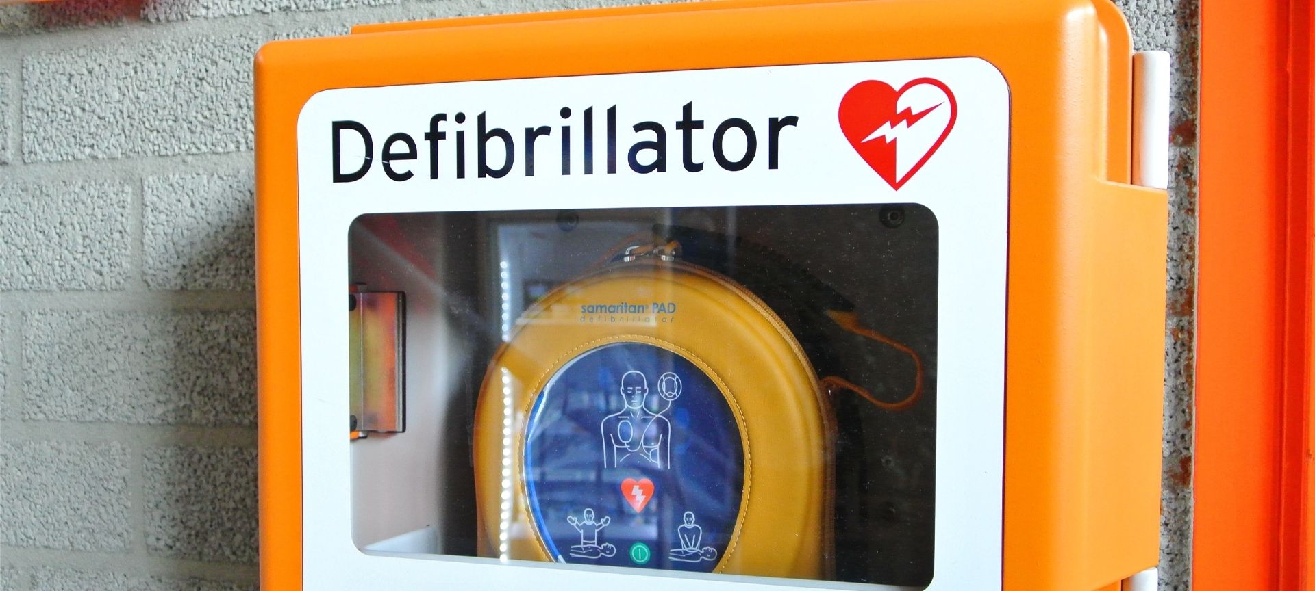 Defibrillator on the wall