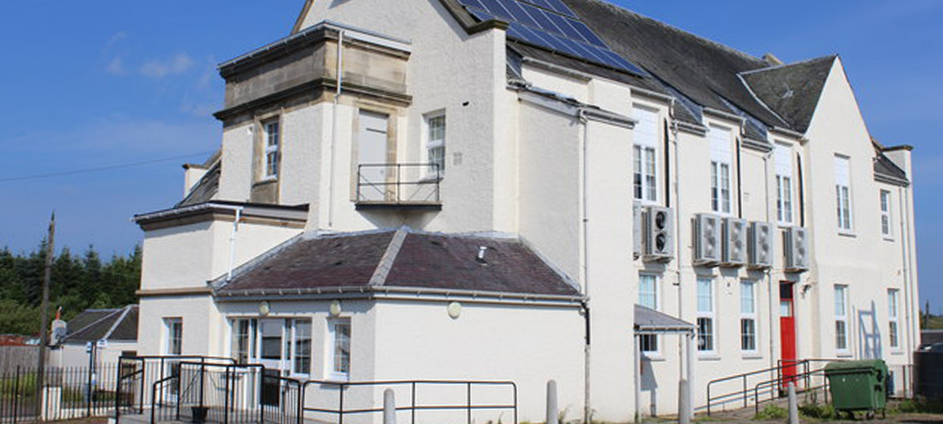 <p>Coalburn Miners Welfare premises. Photo ©&nbsp;<a href="https://www.geograph.org.uk/profile/27027" title="View profile">Leslie Barrie</a>&nbsp;(<a href="http://creativecommons.org/licenses/by-sa/2.0/">cc-by-sa/2.0</a>)</p>
