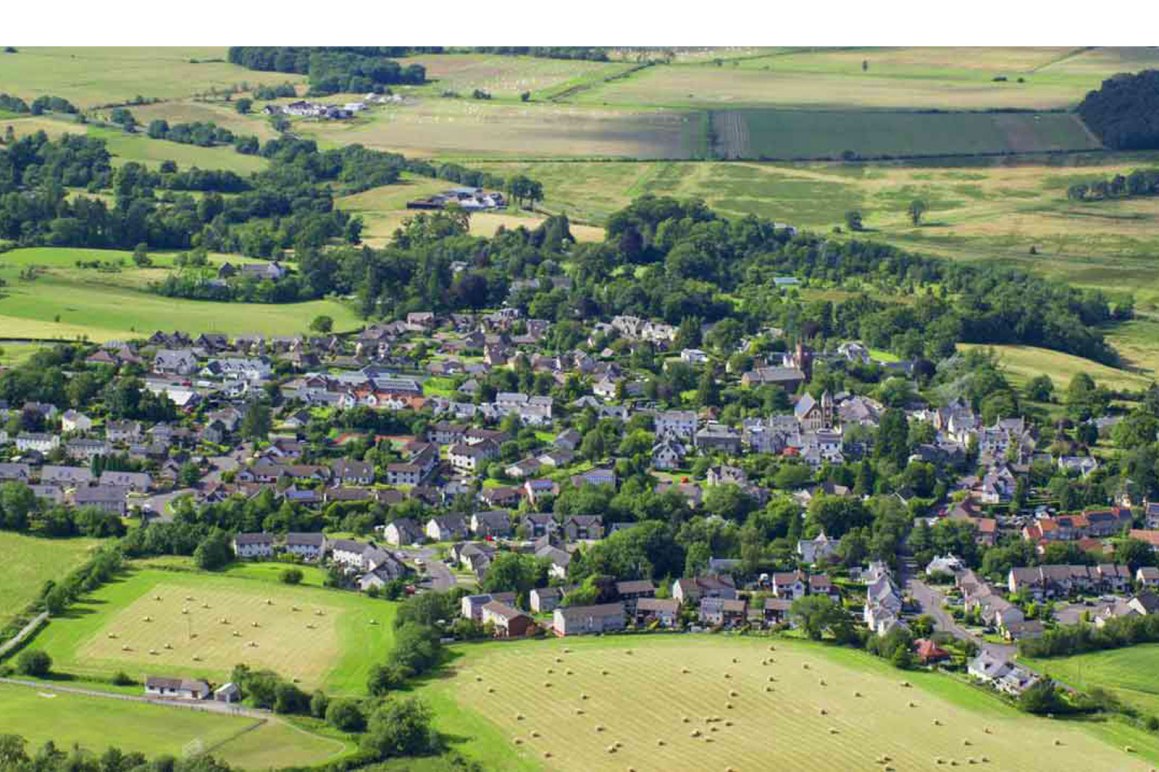 aerial photo of Kippen village