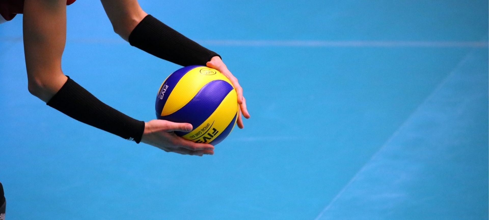 Women playing netball